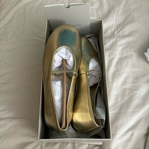 Tony Bianco Martinez gold shimmer flats sz 6